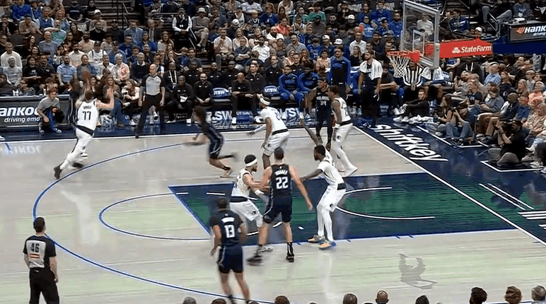 🏀NBA半场：东契奇25分 魔术无人得分上双 独行侠65-40魔术